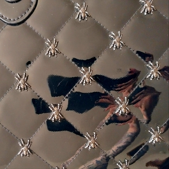 GG Rose Rock Rebel goth black vinyl quilted spider purse - Picture 3 of 11